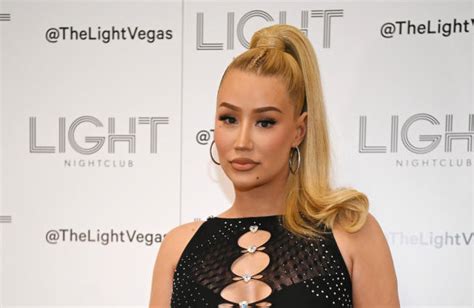 iggy azalea of nudes|Iggy Azalea poses completely nude in latest Instagram posts